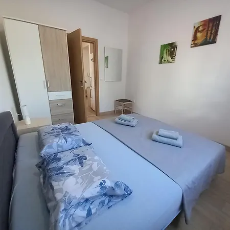 Apartman Jelena - Cozy Two Bedroom Only 70m From The Beach, Diklo - *