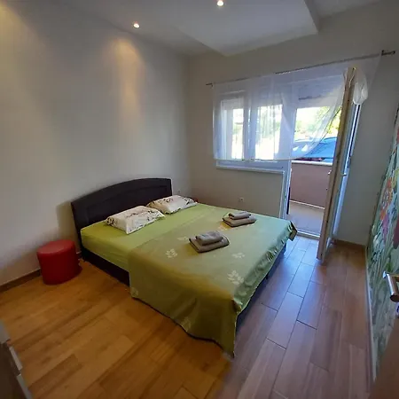Jelena - Cozy Two Bedroom Only 70m From The Beach, Diklo - Apartman Zára