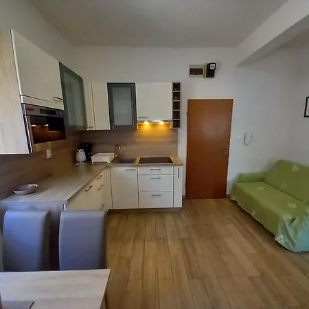 Apartman Jelena - Cozy Two Bedroom Only 70m From The Beach, Diklo -