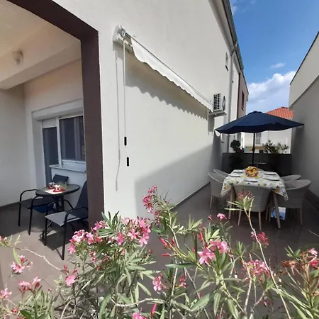 Jelena - Cozy Two Bedroom Only 70m From The Beach, Diklo - Appartement *