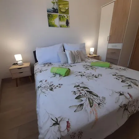 Lejlighed Jelena - Cozy Two Bedroom Only 70m From The Beach, Diklo -