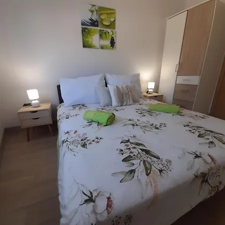 Jelena - Cozy Two Bedroom Only 70m From The Beach, Diklo - Lejlighed *