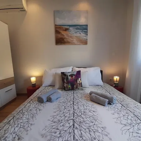 Lejlighed Jelena - Cozy Two Bedroom Only 70m From The Beach, Diklo -