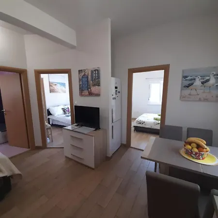 Lejlighed Jelena - Cozy Two Bedroom Only 70m From The Beach, Diklo - *