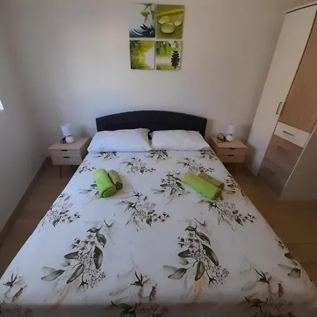 Lejlighed Jelena - Cozy Two Bedroom Only 70m From The Beach, Diklo -