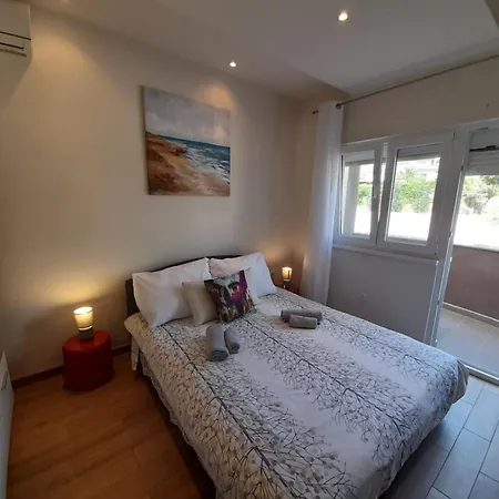 Lejlighed Jelena - Cozy Two Bedroom Only 70m From The Beach, Diklo -
