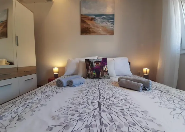 Appartement Jelena - Cozy Two Bedroom Only 70m From The Beach, Diklo - Zadar