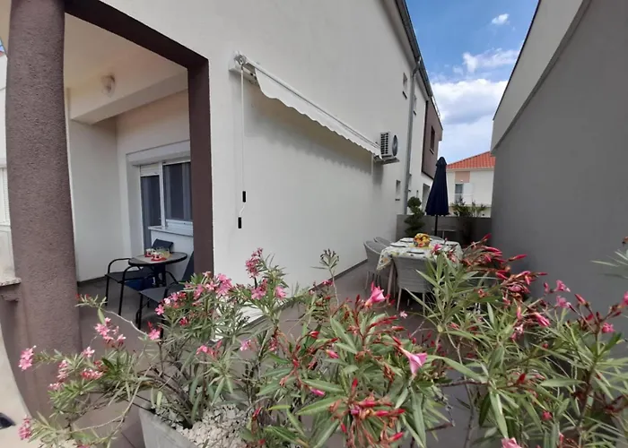 Apartament Jelena - Cozy Two Bedroom Only 70m From The Beach, Diklo - *