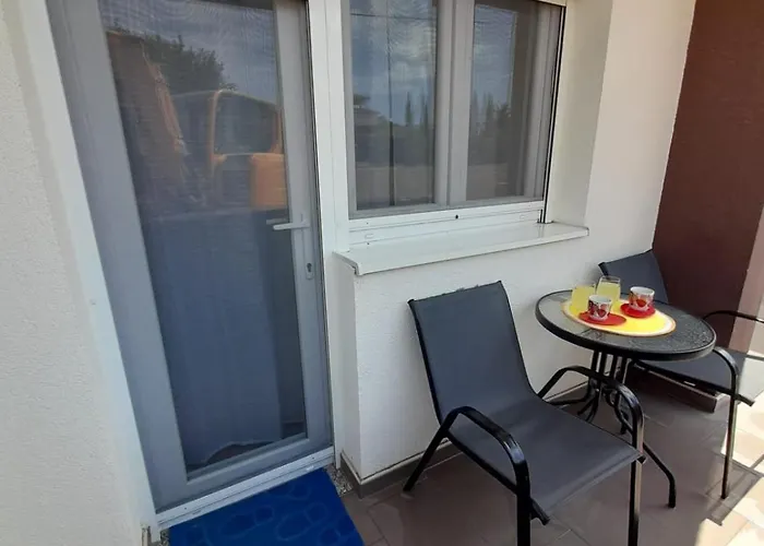Jelena - Cozy Two Bedroom Only 70m From The Beach, Diklo - Apartament Zadar