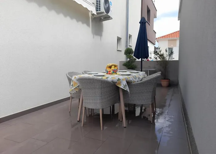Jelena - Cozy Two Bedroom Only 70m From The Beach, Diklo - *