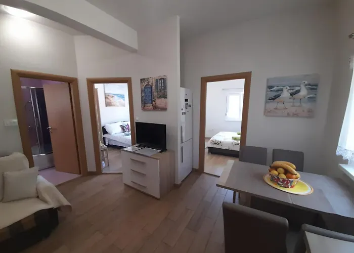 Appartement Jelena - Cozy Two Bedroom Only 70m From The Beach, Diklo - *