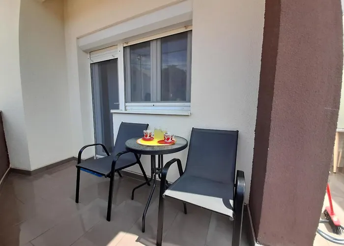 Jelena - Cozy Two Bedroom Only 70m From The Beach, Diklo - Apartament Zadar