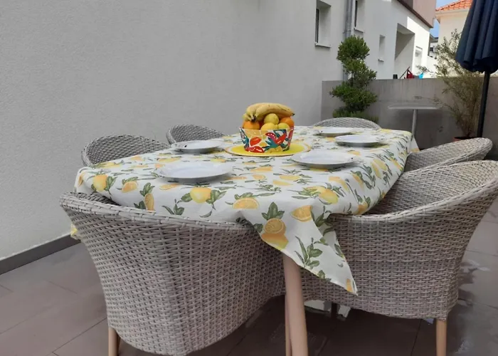 Jelena - Cozy Two Bedroom Only 70m From The Beach, Diklo - Appartement *