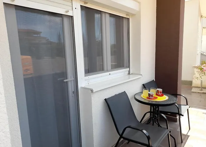 Apartament Jelena - Cozy Two Bedroom Only 70m From The Beach, Diklo - Zadar