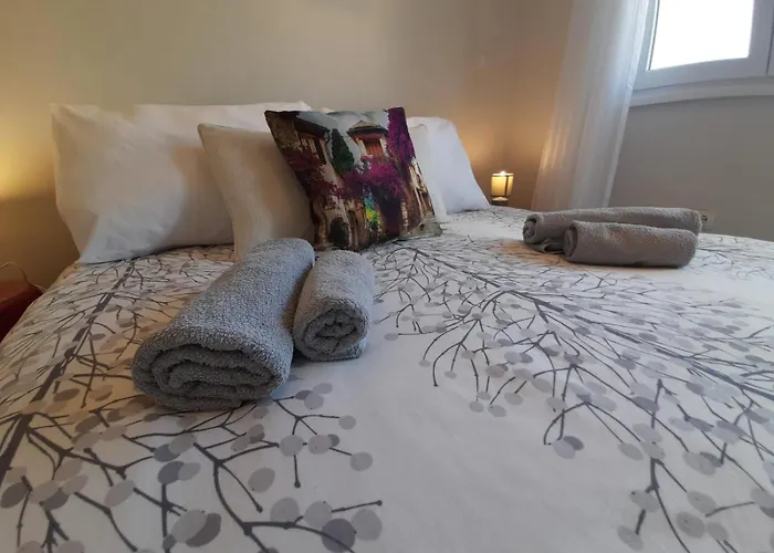Apartament Jelena - Cozy Two Bedroom Only 70m From The Beach, Diklo -