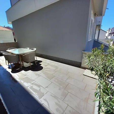 Appartamento Jelena - Cozy Two Bedroom Only 70m From The Beach, Diklo - *