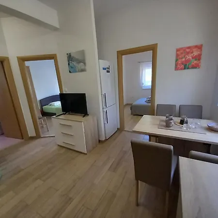 Jelena - Cozy Two Bedroom Only 70m From The Beach, Diklo -