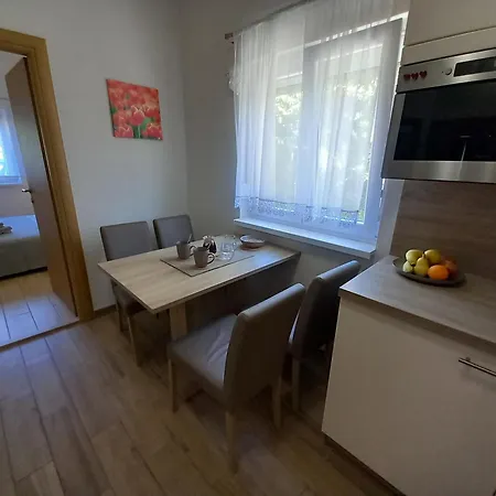 Jelena - Cozy Two Bedroom Only 70m From The Beach, Diklo -