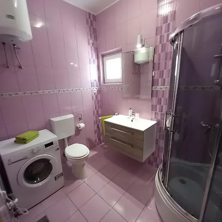 Apartament Jelena - Cozy Two Bedroom Only 70m From The Beach, Diklo -