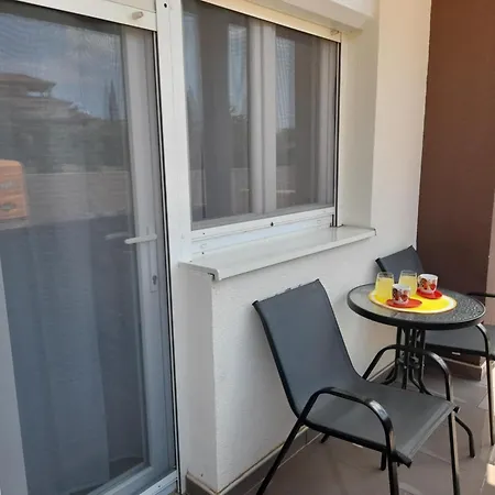 Jelena - Cozy Two Bedroom Only 70m From The Beach, Diklo - 扎达尔