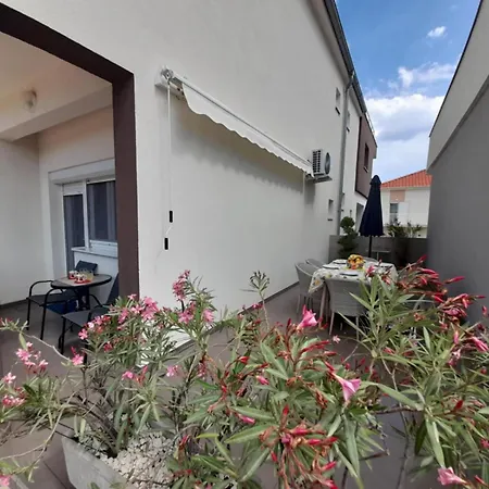Apartament Jelena - Cozy Two Bedroom Only 70m From The Beach, Diklo - *