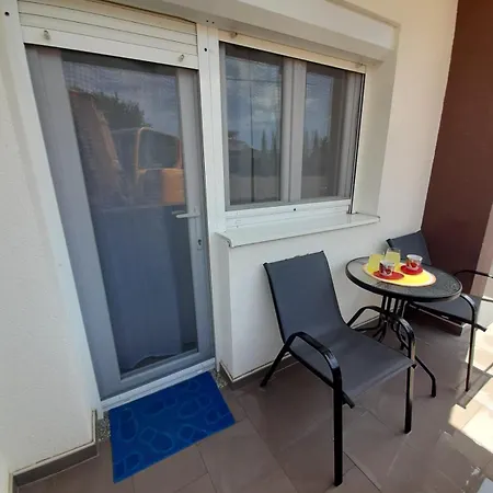 Jelena - Cozy Two Bedroom Only 70m From The Beach, Diklo - Appartamento Zara