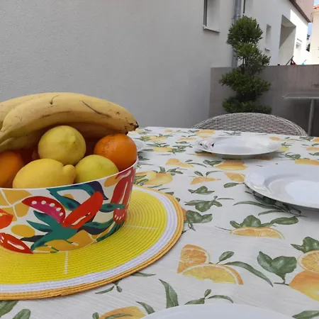 Jelena - Cozy Two Bedroom Only 70m From The Beach, Diklo - * 扎达尔