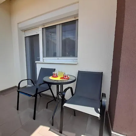 Jelena - Cozy Two Bedroom Only 70m From The Beach, Diklo - Apartament Zadar