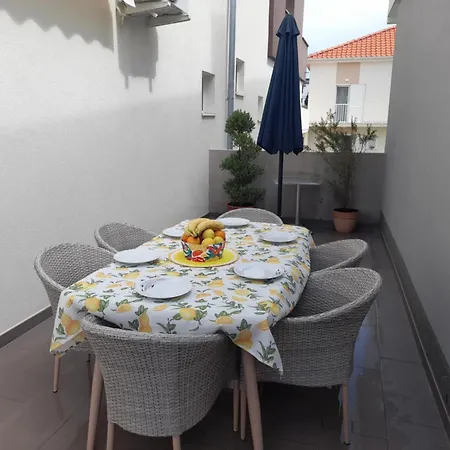 Jelena - Cozy Two Bedroom Only 70m From The Beach, Diklo - Apartament