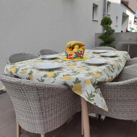 Jelena - Cozy Two Bedroom Only 70m From The Beach, Diklo - Apartament *