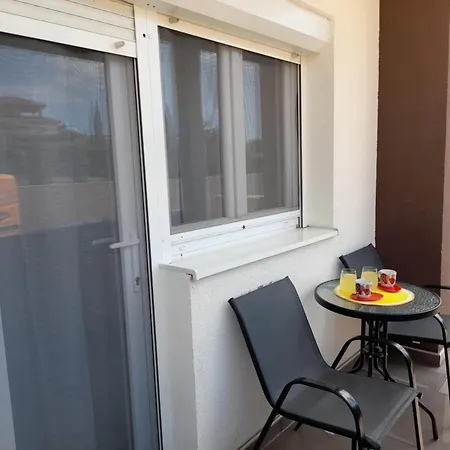 Appartamento Jelena - Cozy Two Bedroom Only 70m From The Beach, Diklo - Zara