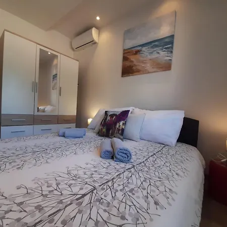 Jelena - Cozy Two Bedroom Only 70m From The Beach, Diklo - 扎达尔