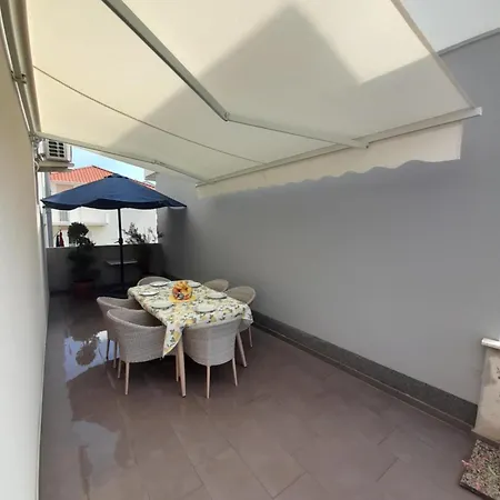 Jelena - Cozy Two Bedroom Only 70m From The Beach, Diklo - Appartamento Zara
