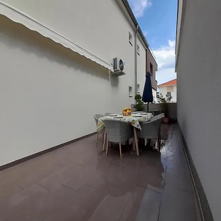 Jelena - Cozy Two Bedroom Only 70m From The Beach, Diklo - * 扎达尔