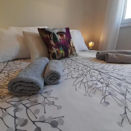 Apartament Jelena - Cozy Two Bedroom Only 70m From The Beach, Diklo -