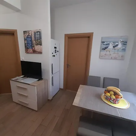 Jelena - Cozy Two Bedroom Only 70m From The Beach, Diklo - Apartament *