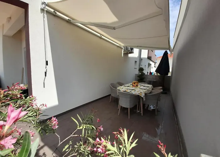 Jelena - Cozy Two Bedroom Only 70m From The Beach, Diklo - Zadar