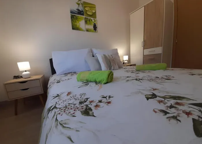 Apartman Jelena - Cozy Two Bedroom Only 70m From The Beach, Diklo - *