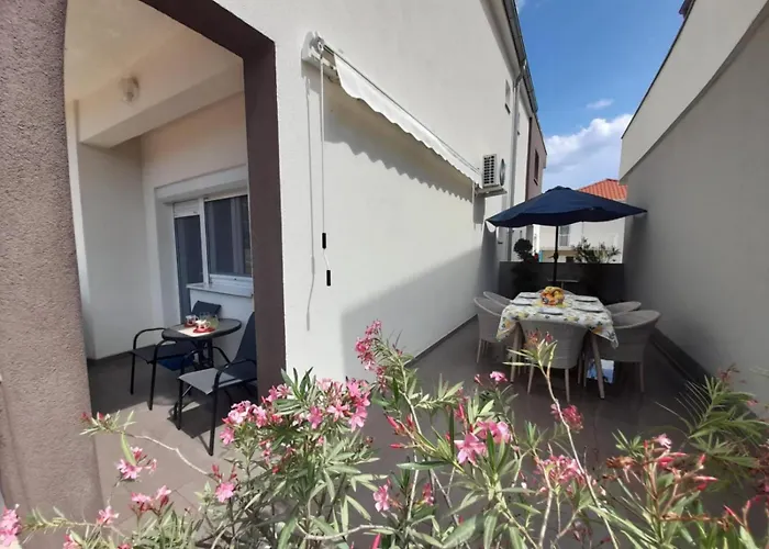 Jelena - Cozy Two Bedroom Only 70m From The Beach, Diklo - Apartman *