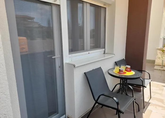 Jelena - Cozy Two Bedroom Only 70m From The Beach, Diklo - Zadar