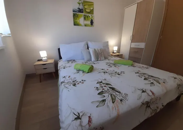 Jelena - Cozy Two Bedroom Only 70m From The Beach, Diklo - Apartman *