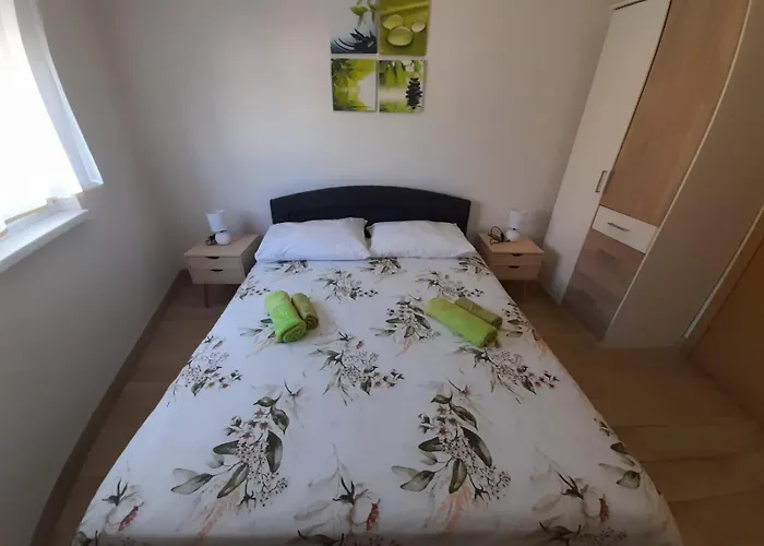 Apartman Jelena - Cozy Two Bedroom Only 70m From The Beach, Diklo -