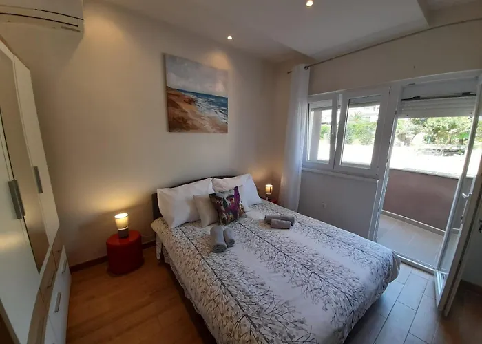 Apartman Jelena - Cozy Two Bedroom Only 70m From The Beach, Diklo -